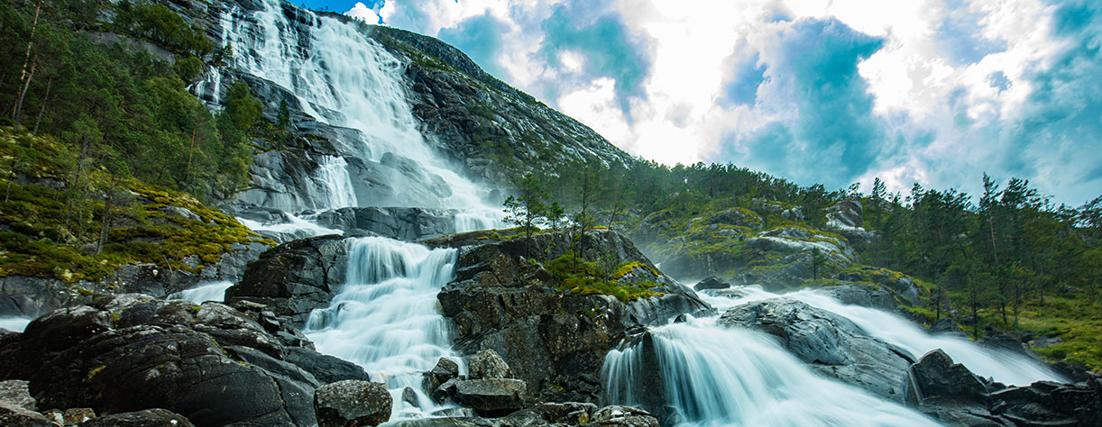 Cruising Åkrafjord & Langfoss Waterfall